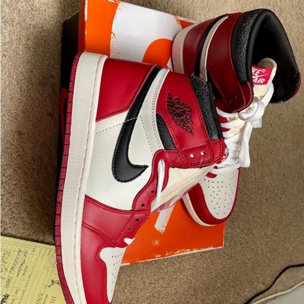 Jordan 1 High “Lost and Found” - Picture 4 of 6